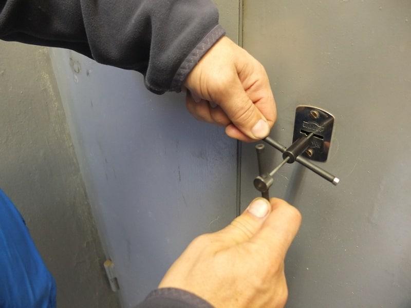 Срочное открытие замков гаража в Дзержинске